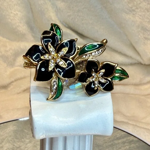 Vintage Rhinestone Enamel Floral Gold Tone Brooch Pin EUC - Picture 14 of 15